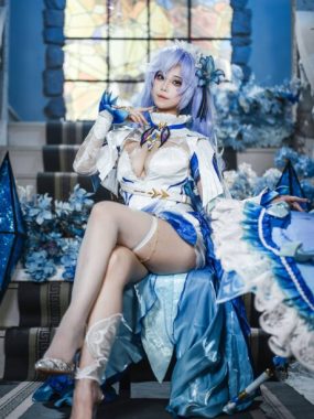 翡萨烈家主的神秘魅力：蜜汁猫裘cos坎特蕾拉的致命之美