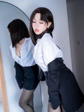 COS图集丨蓝小沂KiKi:化身致命OL!黑丝动人,职场的新标杆![42P高清美图]