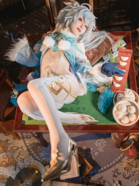 矢量鱼cos少女前线云图计划：芙洛伦的机械与柔美共生