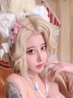 奈汐酱nice的贴画乐园：数字时代的童趣重构