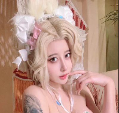 奈汐酱nice的贴画乐园：数字时代的童趣重构