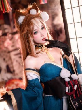 阿包也是兔娘希娜小姐COS：诠释原神虚构女神的性感与优雅