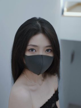 HongKongDoll露脸自拍：神秘面纱背后的数字艺术探索