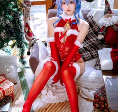 日奈娇COS套图合集下载，本期鉴赏圣诞甘雨演绎璃月七星秘书冰雪中的温暖诱惑
